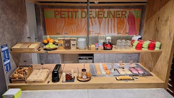Buffet breakfast on weekdays (EUR 8.90 per person)