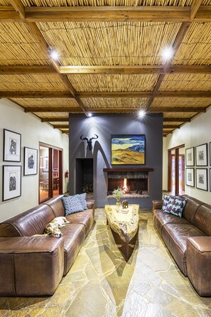 Lobby sitting area - Auas Safari Lodge (Windhoek)
