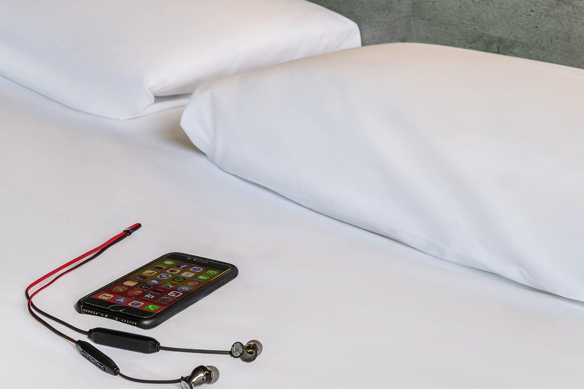 Double Room | Desk, WiFi (free), bed sheets