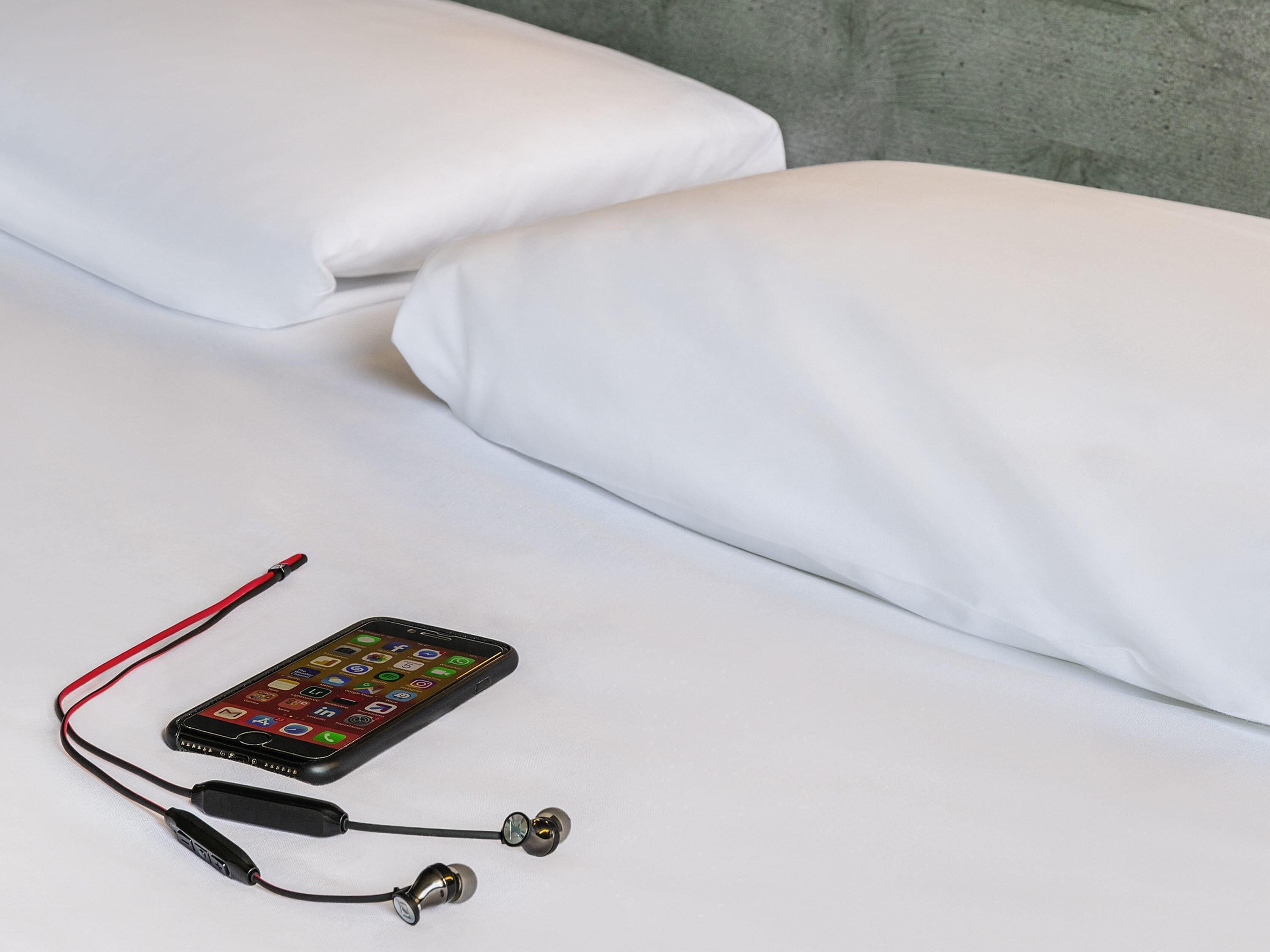 Escritorio, wifi gratis, ropa de cama y acceso para silla de ruedas 