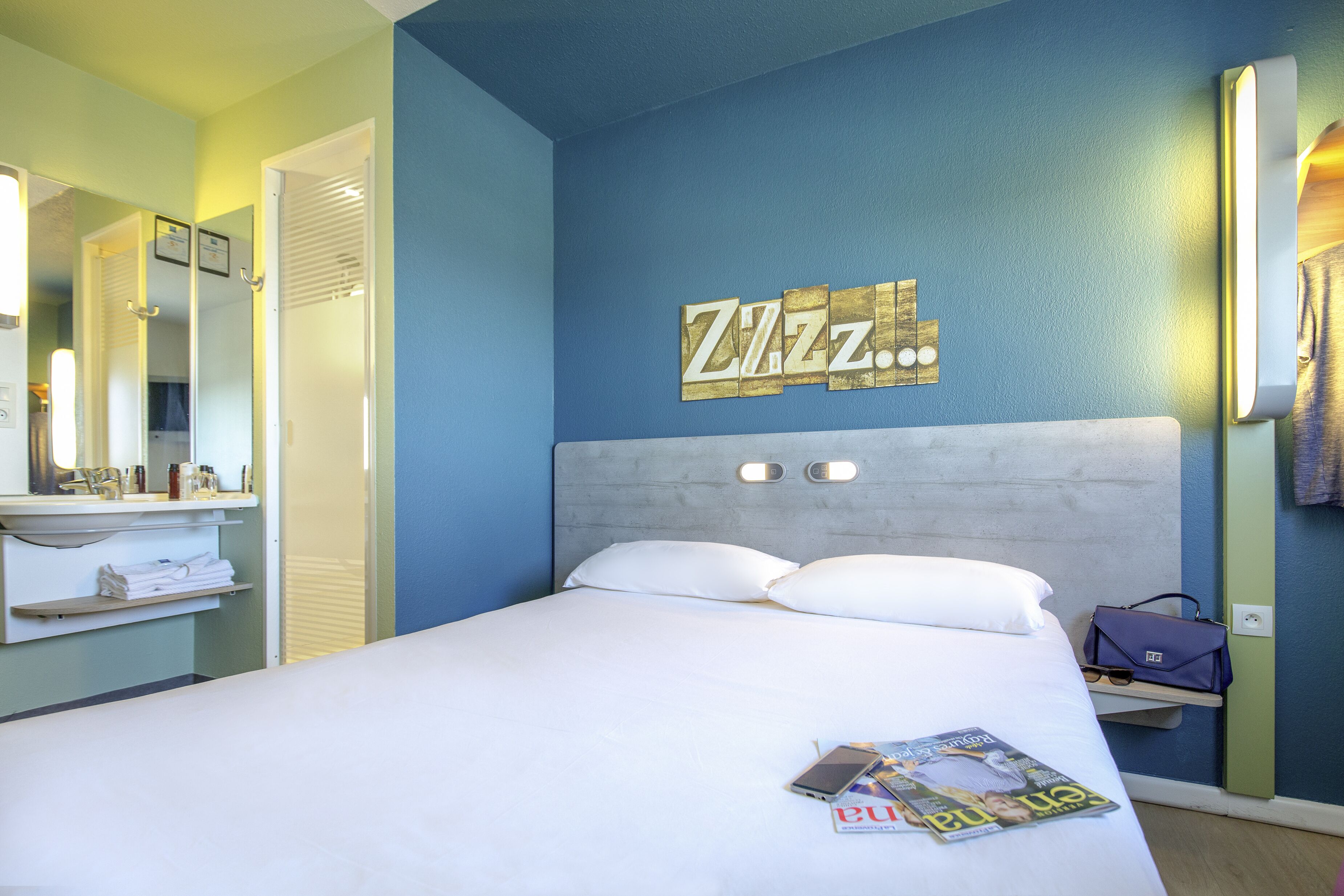 double room | desk, free wifi, bed sheets, wheelchair access