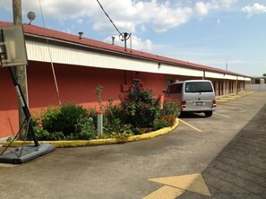 Free self-parking - Heritage Inn (Cleveland)