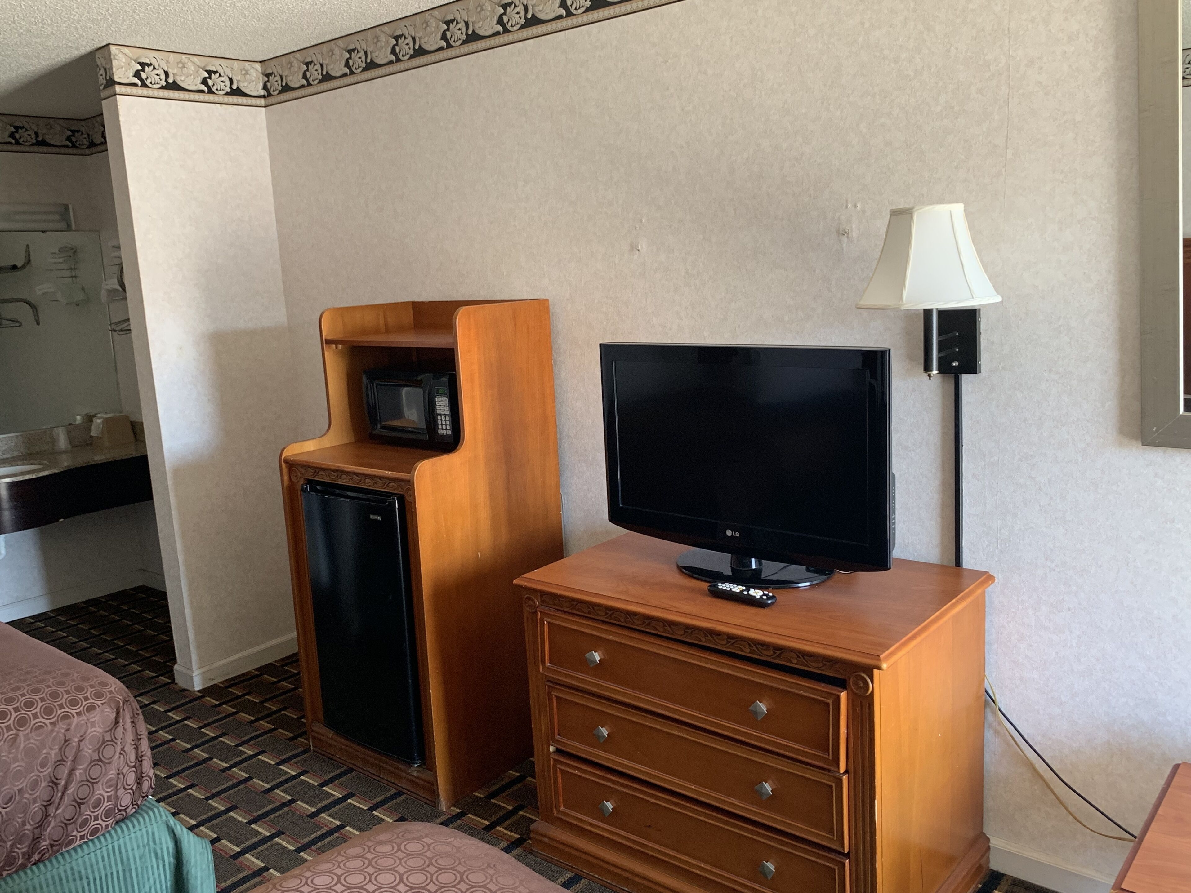 Standard Room, 2 Double Beds, Non Smoking | Free WiFi