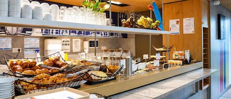 Daily buffet breakfast for a fee