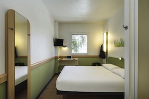 Doppelzimmer | Schreibtisch, Verdunkelungsvorhänge, schallisolierte Zimmer