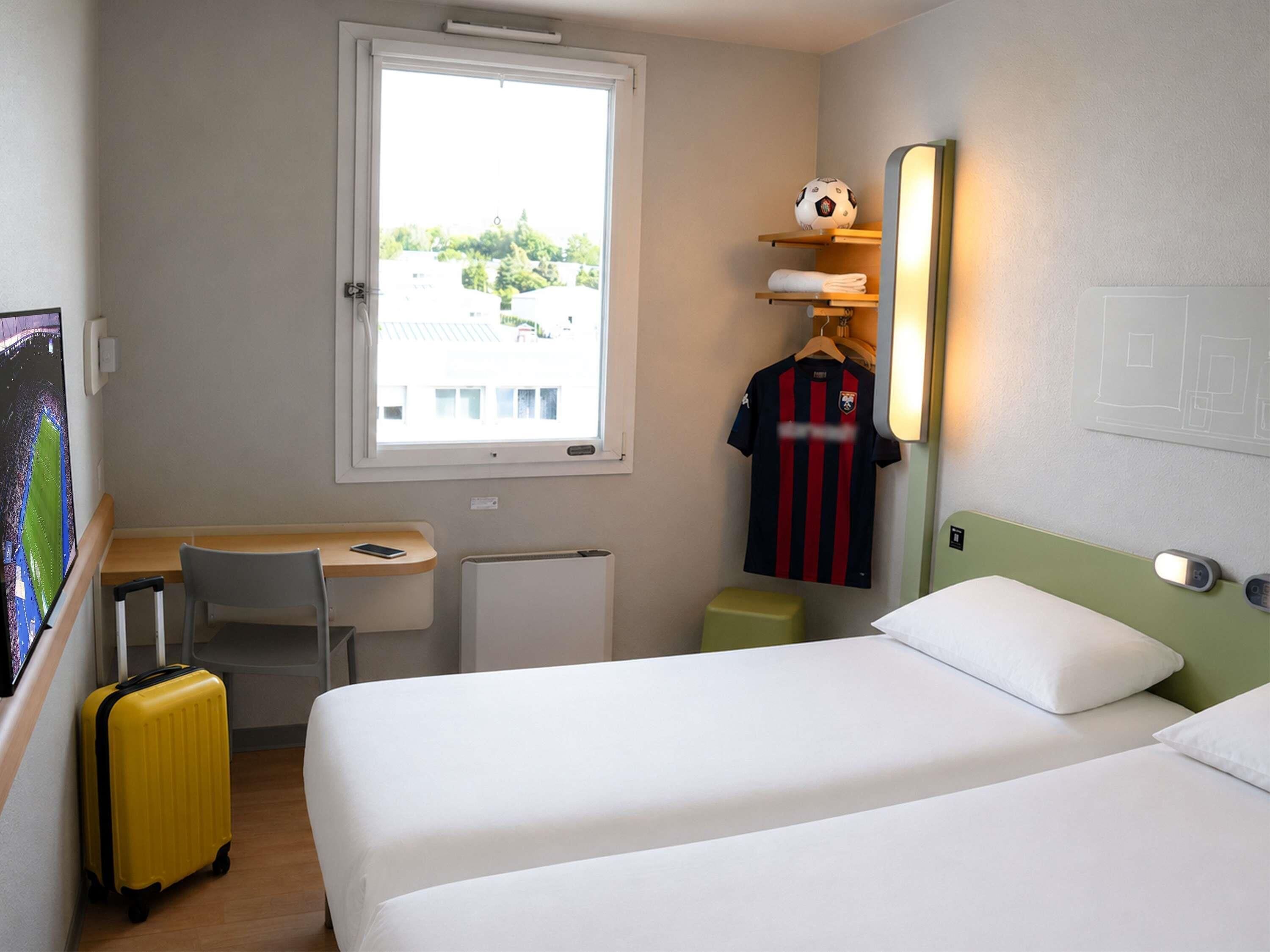 Twin Room, 2 Twin Beds | Desk, blackout drapes, soundproofing, iron/ironing board (on request)