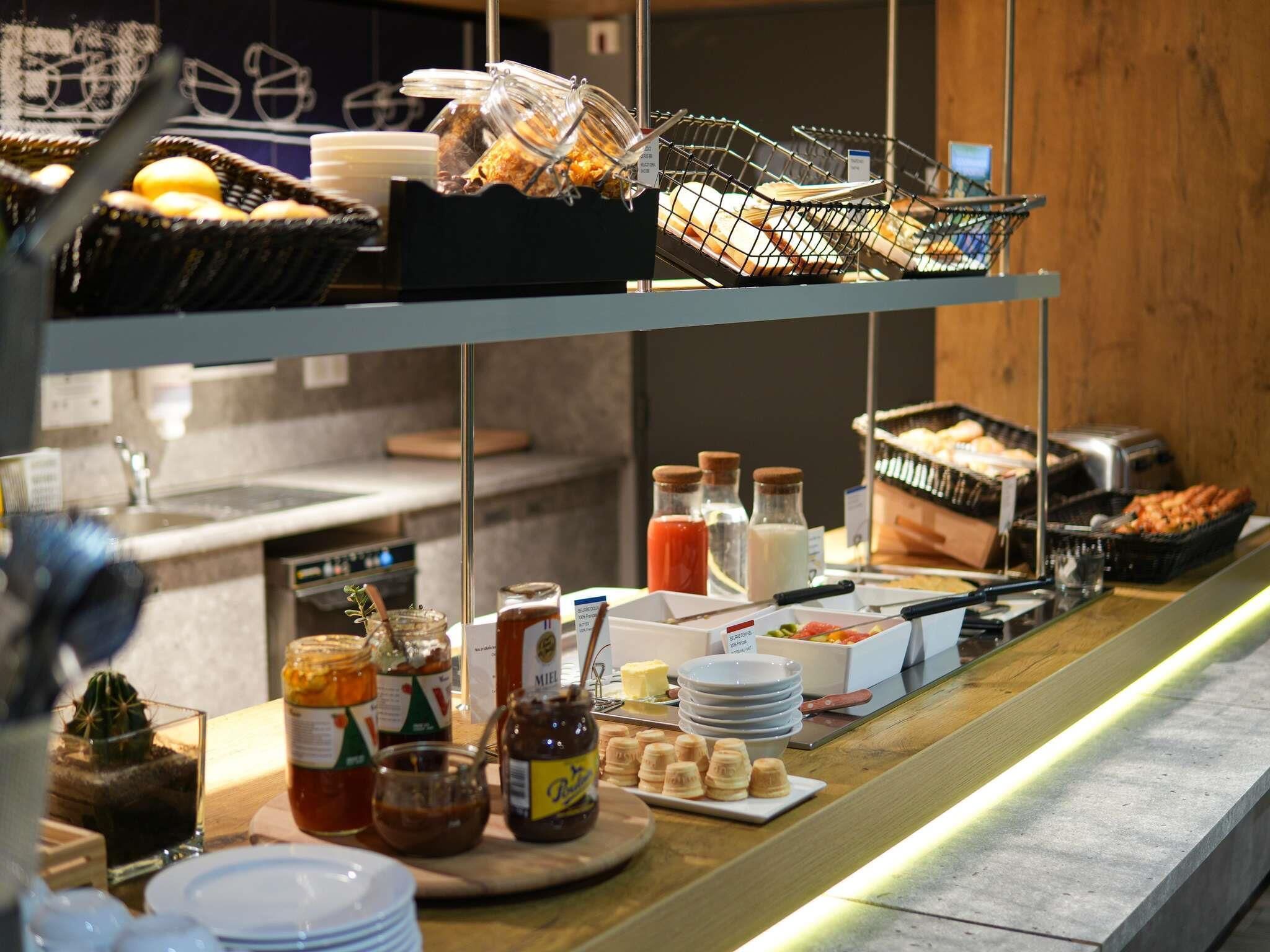 Daily buffet breakfast for a fee