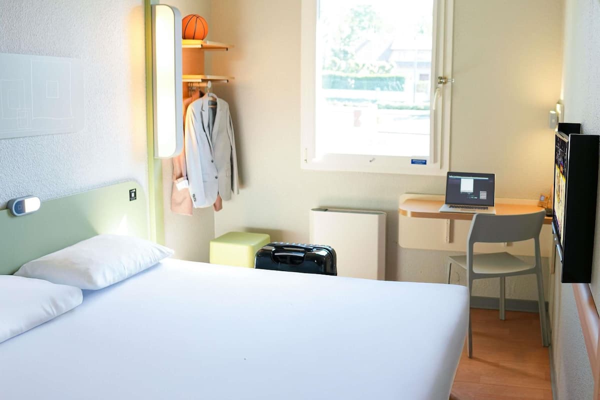 Double Room | Desk, blackout drapes, soundproofing, iron/ironing board