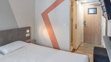 Rom – standard, 1 dobbeltseng | Skrivebord, blendingsgardiner, lydisolert og barnesenger (inkludert)