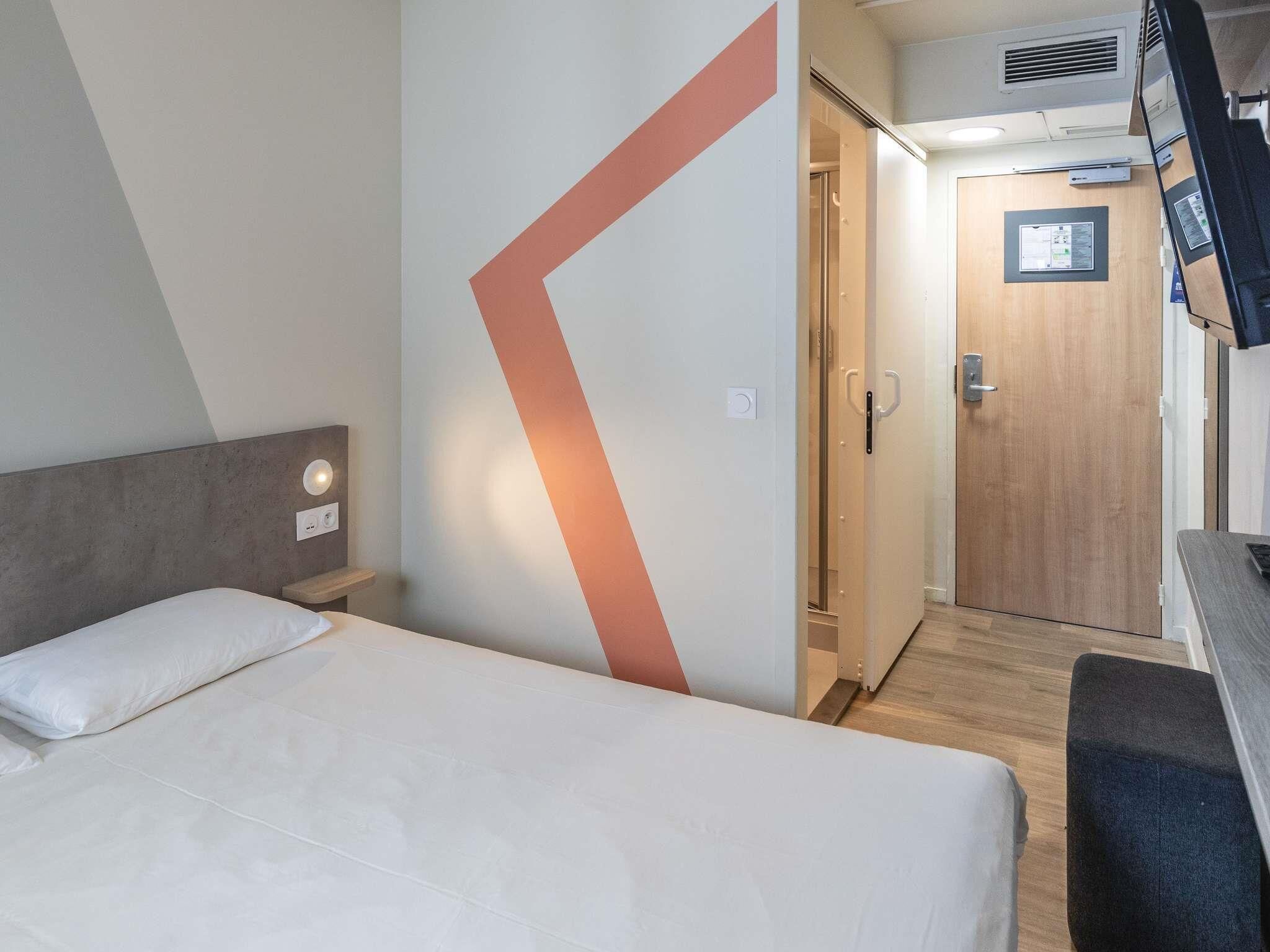 Habitación estándar, 1 cama doble | Escritorio, cortinas opacas, sistema de insonorización y cunas gratuitas