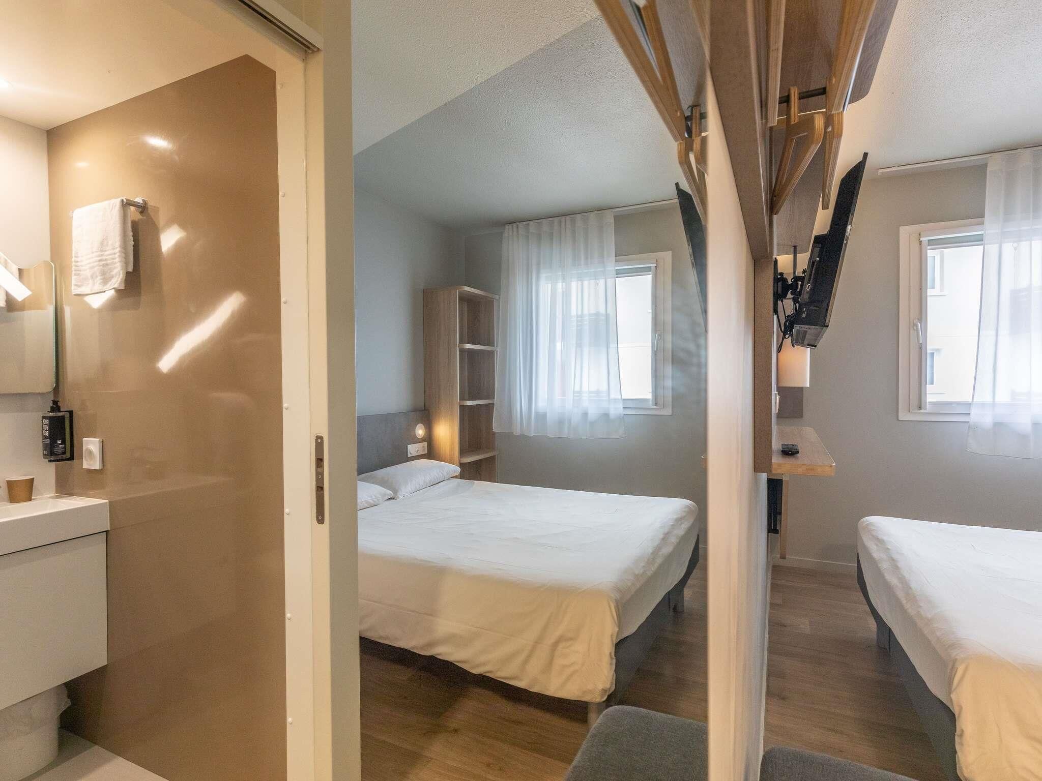 Standaard kamer, 1 tweepersoonsbed | Een bureau, verduisterende gordijnen, geluiddichte muren