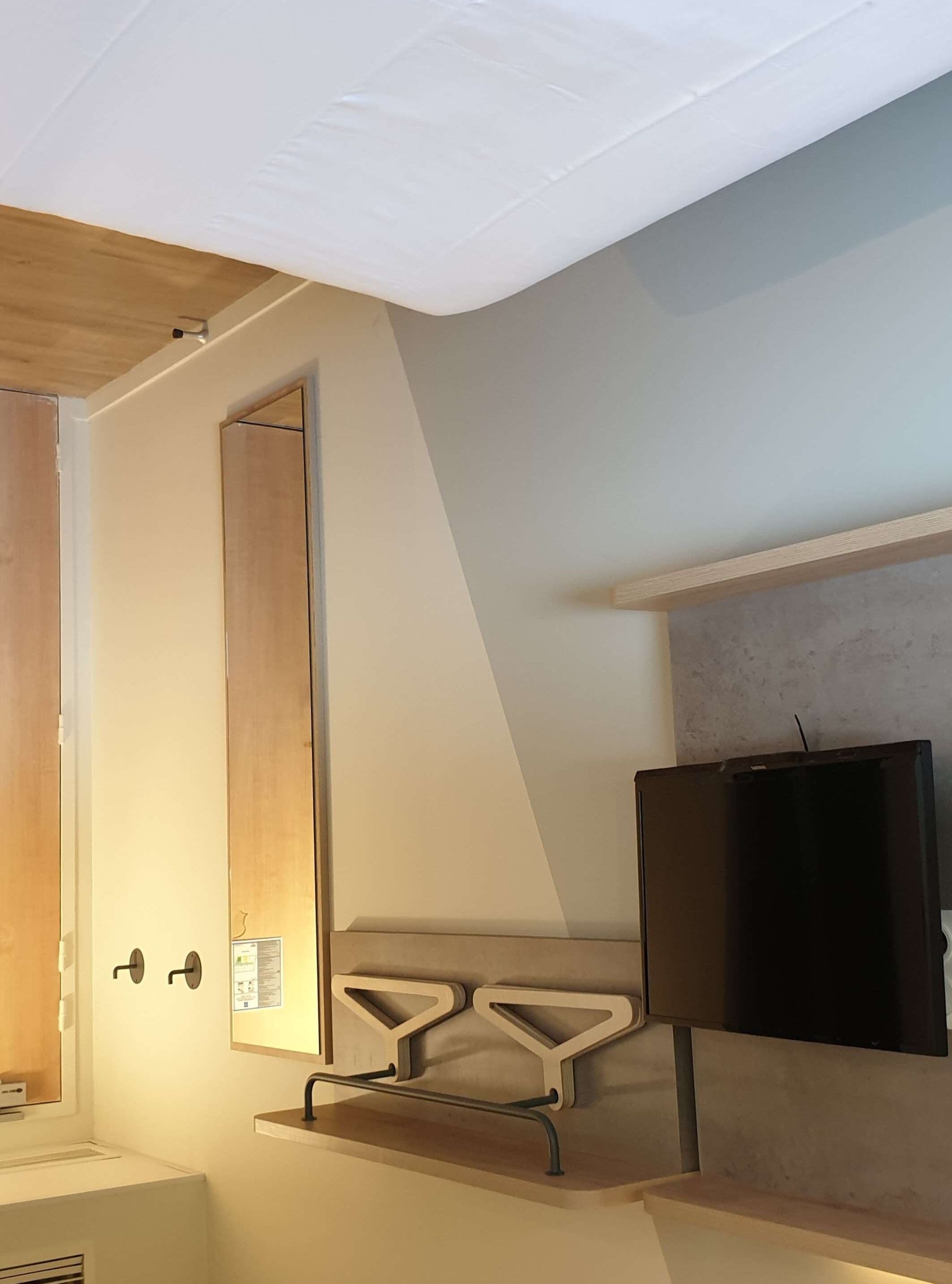 standard room, 1 double bed | desk, blackout curtains, soundproofing, free cots/infant beds