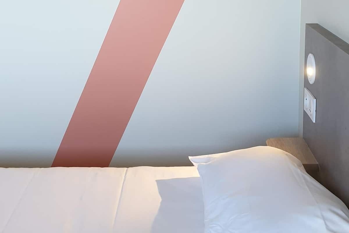 Standard Room, 1 Double Bed | Desk, blackout drapes, soundproofing, free cribs/infant beds