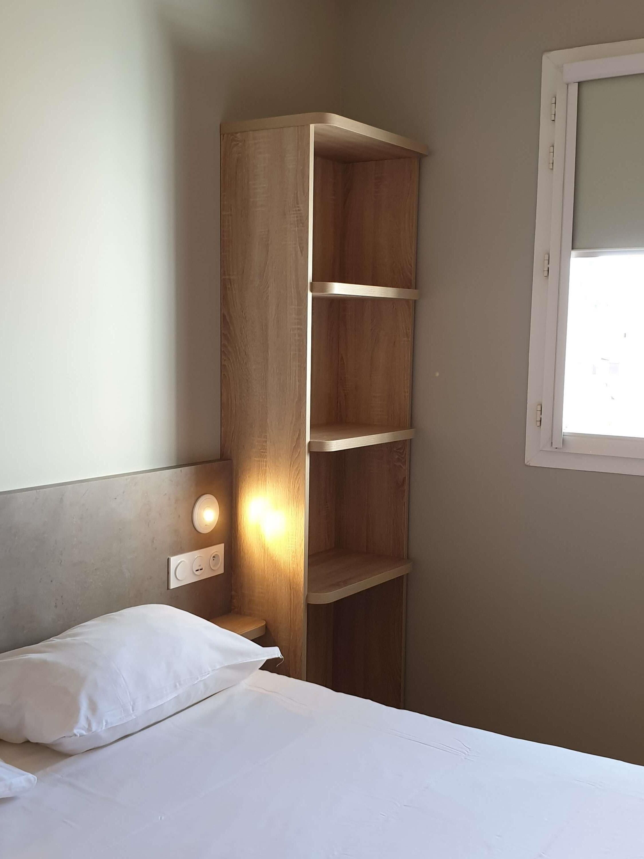 Habitación estándar, 1 cama matrimonial | Escritorio, cortinas blackout, insonorización y cunas gratuitas 