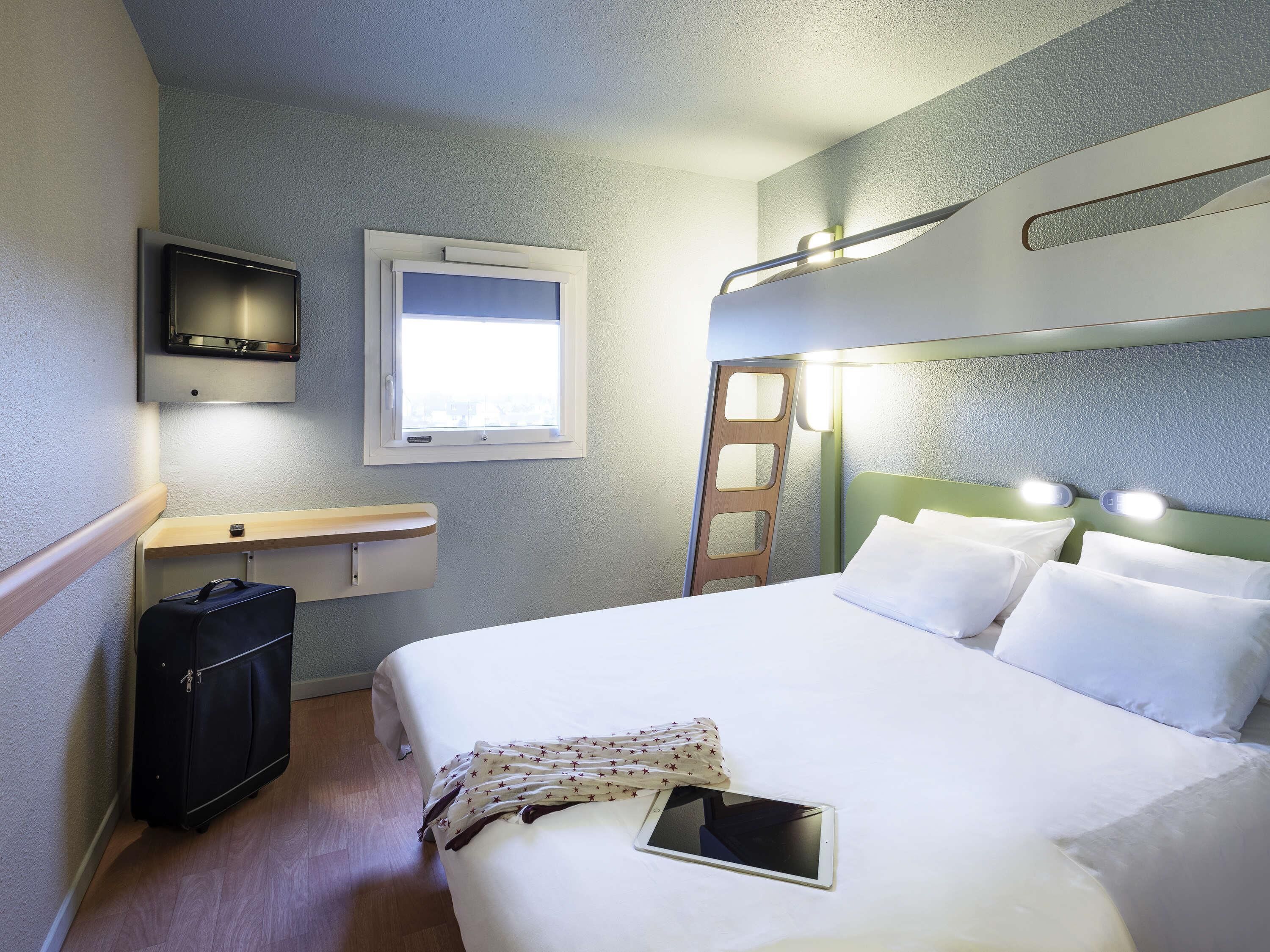 desk, soundproofing, free wifi, wheelchair access