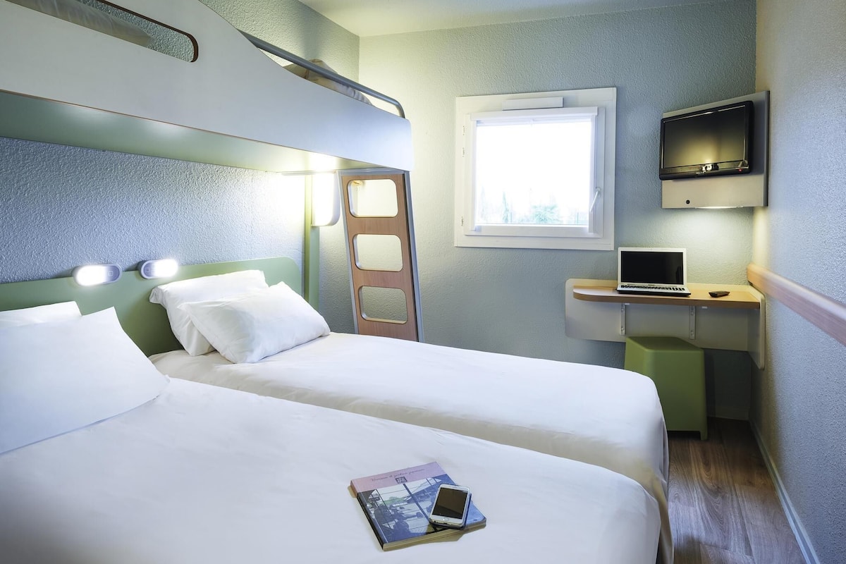 Chambre avec lits jumeaux, 2 lits une place | Bureau, chambres insonorisées, Wi-Fi gratuit