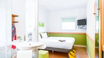 Double Room | Desk, blackout drapes, soundproofing, free WiFi