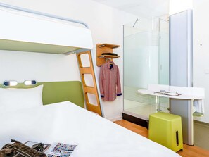 ห้องทริปเปิล, หลายเตียง | โต๊ะทำงาน, ผ้าม่านกันแสง, ห้องเก็บเสียง, Wi-Fi ฟรี