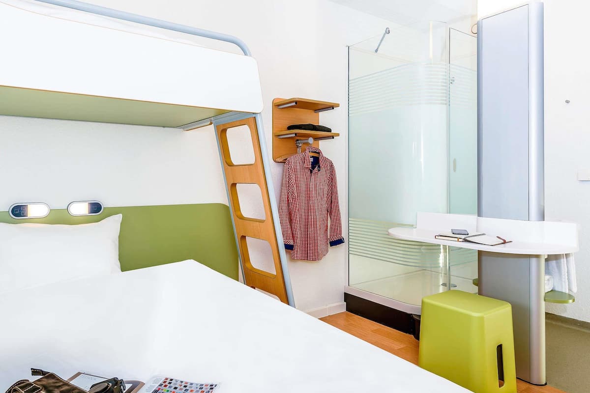 triple room, multiple beds | desk, blackout curtains, soundproofing, free wifi