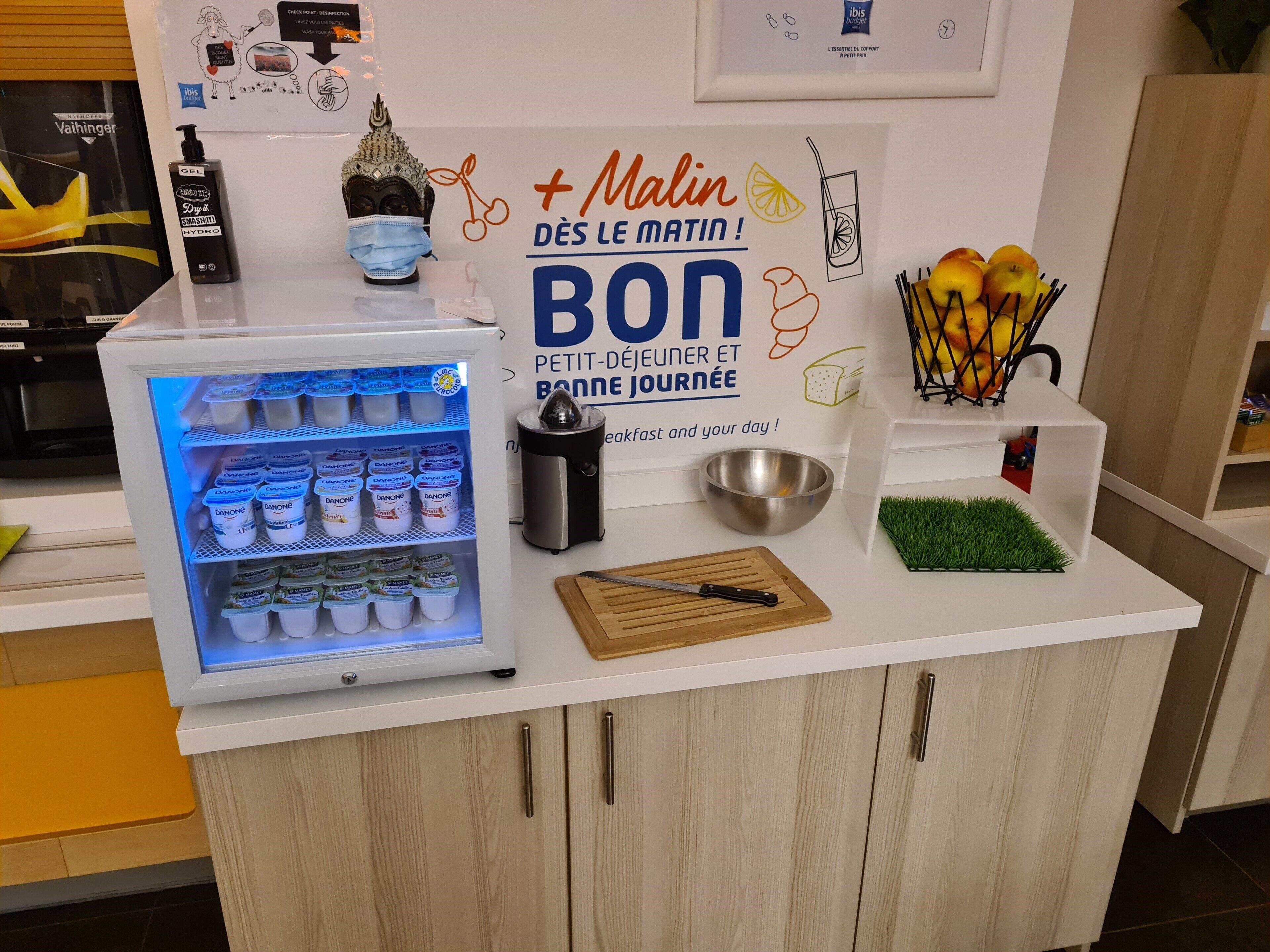 daily continental breakfast (eur 9.50 per person)