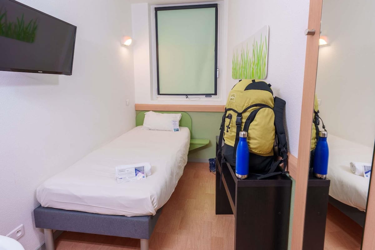 Chambre Simple, 1 lit une place | Bureau, rideaux occultants, chambres insonorisées, Wi-Fi gratuit