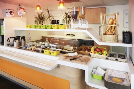 Daily continental breakfast (EUR 9.50 per person)