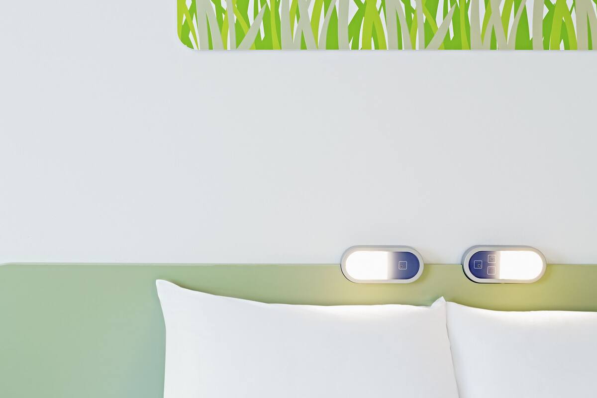 double room | desk, blackout curtains, soundproofing, free wifi