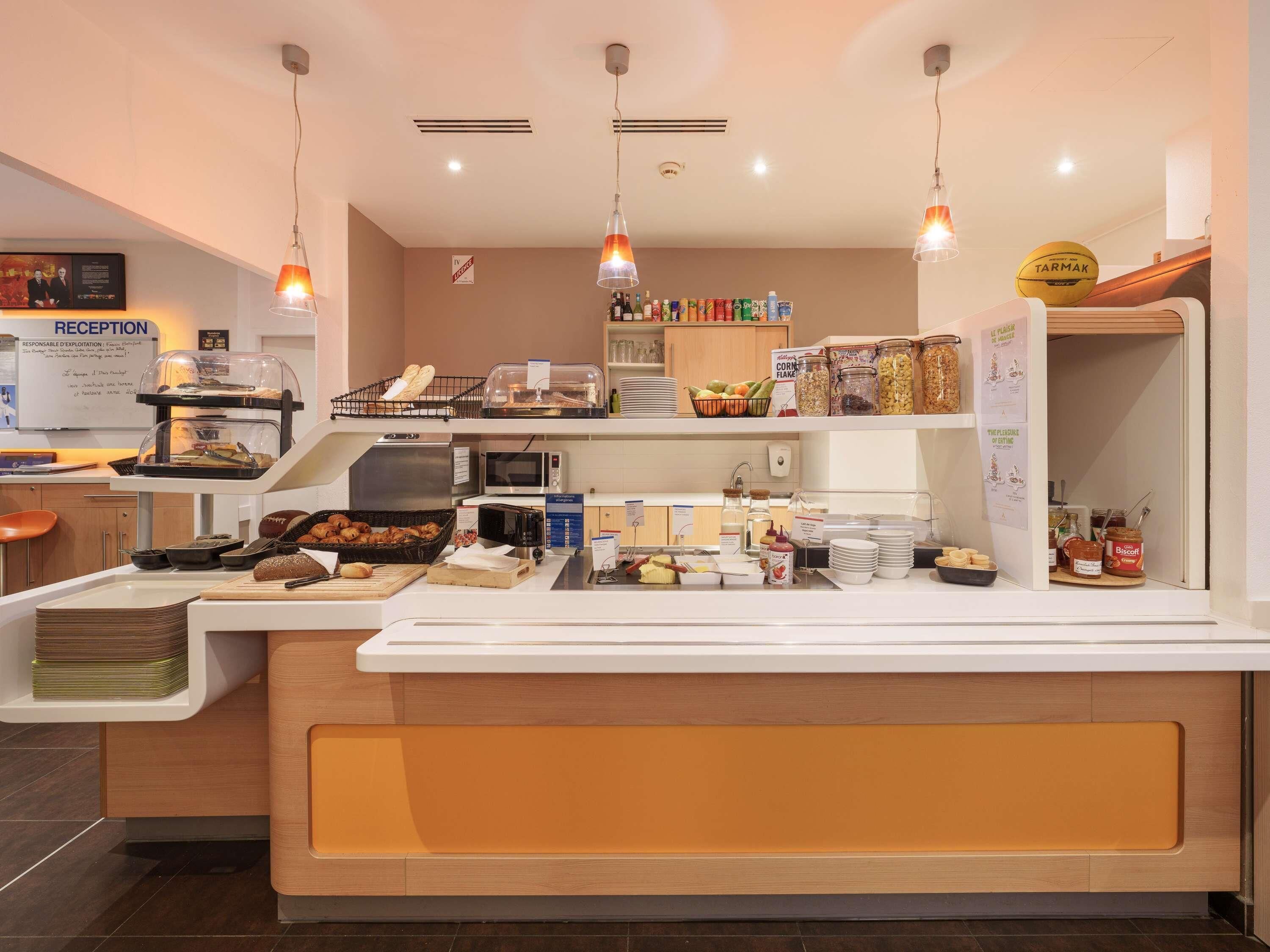 daily continental breakfast (eur 9.50 per person)