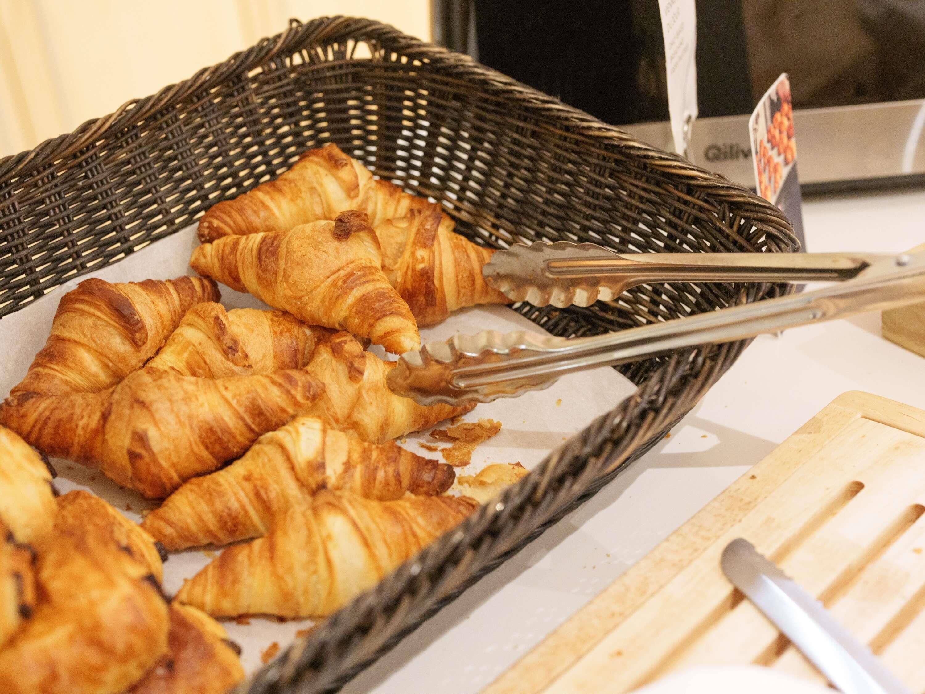 daily continental breakfast (eur 9.50 per person)