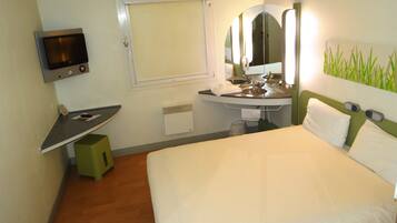 Habitación doble | Escritorio, cortinas opacas, sistema de insonorización