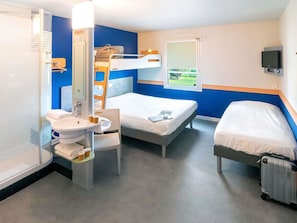 Habitació familiar, 2 llits dobles | Escriptori, habitacions insonoritzades, wifi gratuïta i roba de llit