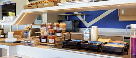 Buffet déjeuner (8.50 EUR par personne)