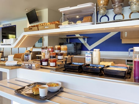 Desayuno buffet diario (EUR 8.50 por persona)