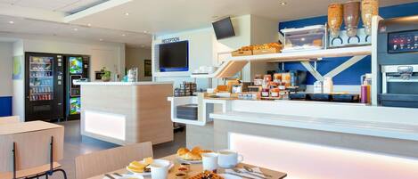 Päivittäinen buffetaamiainen (8.50 EUR per henkilö)