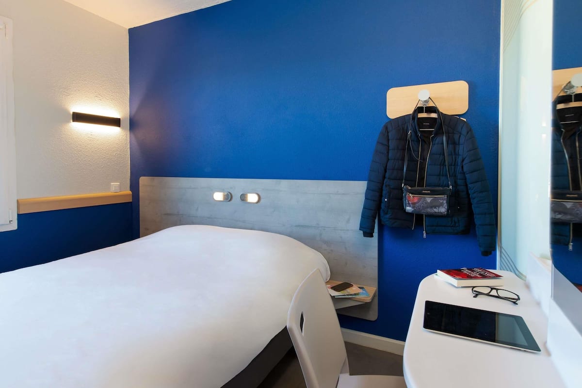 Double Room | Desk, soundproofing, free WiFi, bed sheets