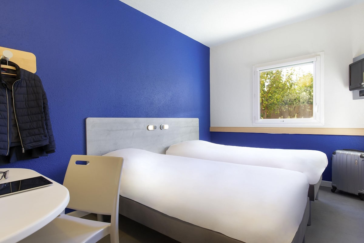 Twin Room, 2 Twin Beds | Desk, soundproofing, free WiFi, bed sheets