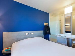 Chambre double | Bureau, systĂšme dâinsonorisation, accĂšs au Wi-Fi (inclus)