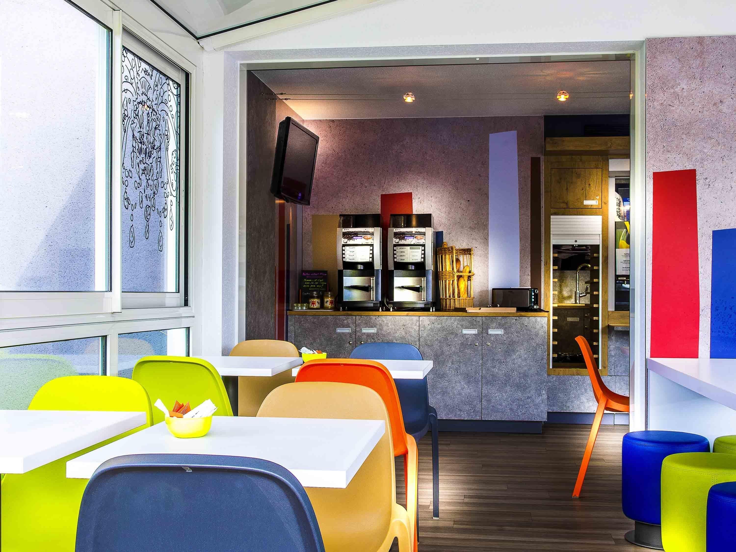 Petit déjeuner buffet (8.90 EUR par personne)