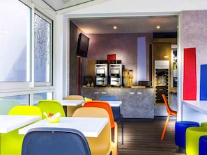 Daily buffet breakfast (EUR 8.90 per person) - ibis budget Issoire (Issoire)
