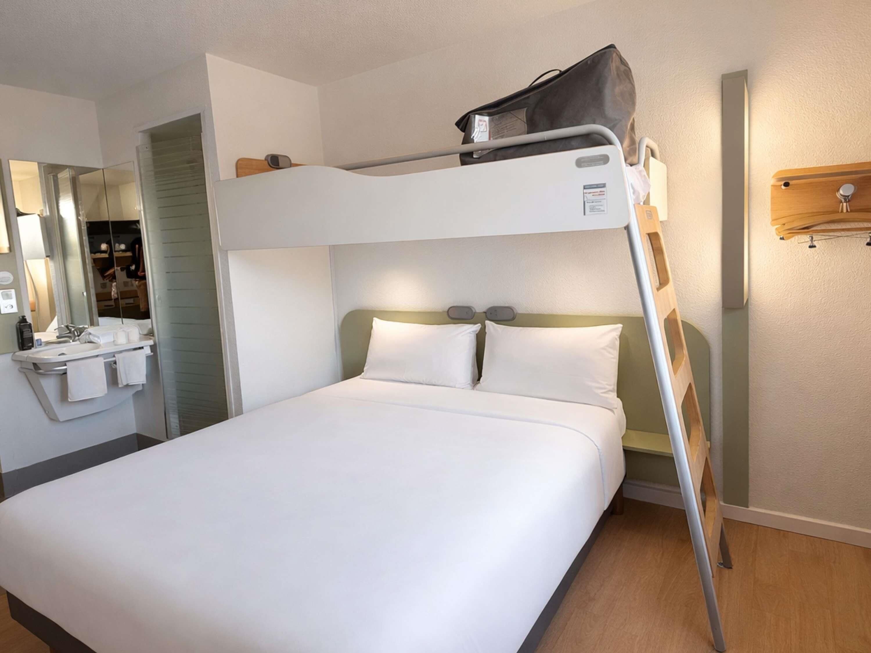 Triple Room, Multiple Beds | Desk, laptop workspace, blackout drapes, soundproofing