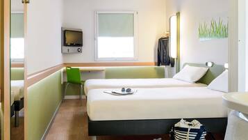 Twin Room, 2 Twin Beds | Desk, laptop workspace, blackout drapes, soundproofing