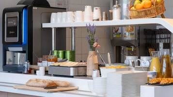 Petit déjeuner continental servi tous les jours en supplément