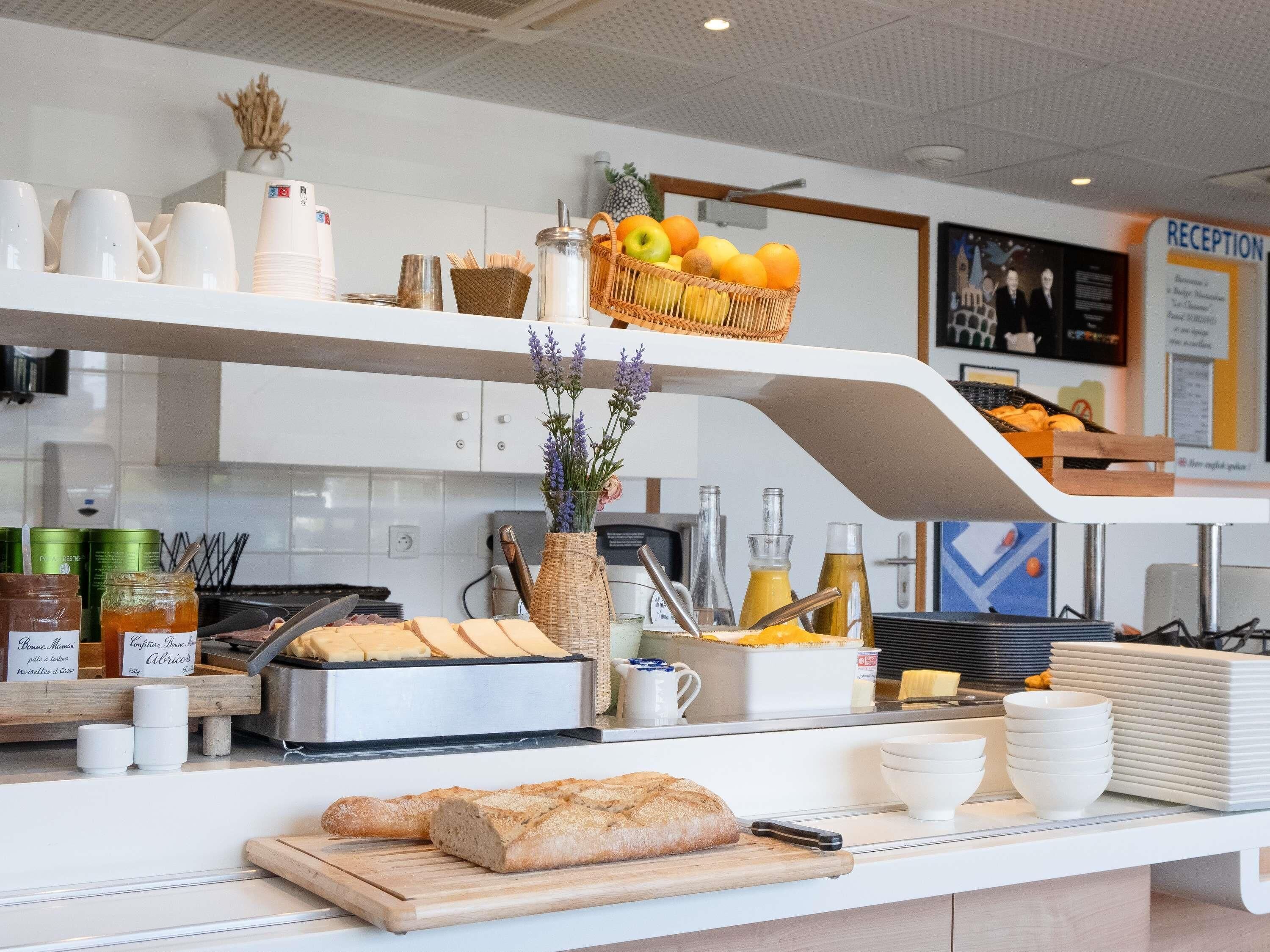 فطور أوروبي يوميًا بتكلفة قدرها (7.90 EUR للشخص)