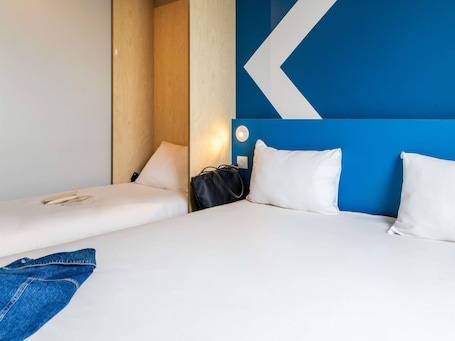 Triple Room, Multiple Beds | Hypo-allergenic bedding, desk, blackout drapes, soundproofing