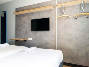Standard Room, 2 Twin Beds | Hypo-allergenic bedding, desk, blackout drapes, soundproofing - ibis budget Chatillon Paris Ouest (Chatillon)