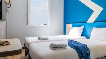 Standard Room, 2 Single Beds | Hypo-allergenic bedding, desk, blackout curtains, soundproofing