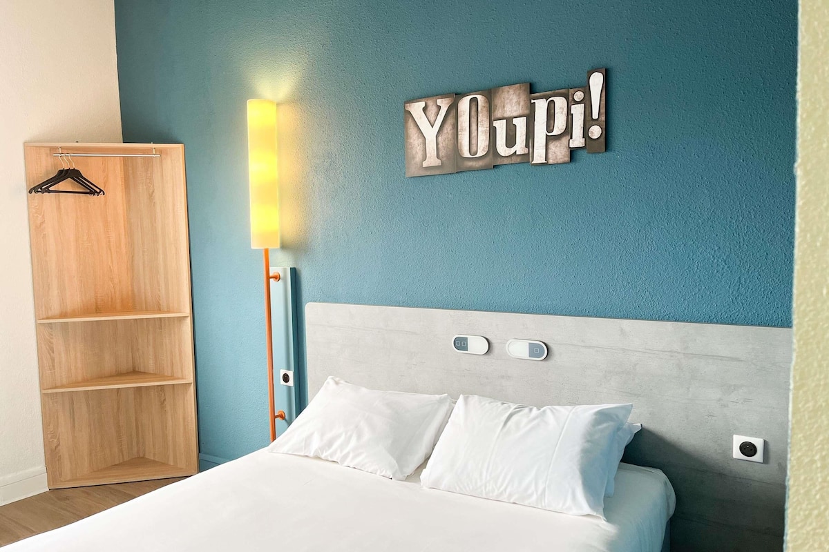 Doppelzimmer | Individuell dekoriert, Schreibtisch, laptopgeeigneter Arbeitsplatz