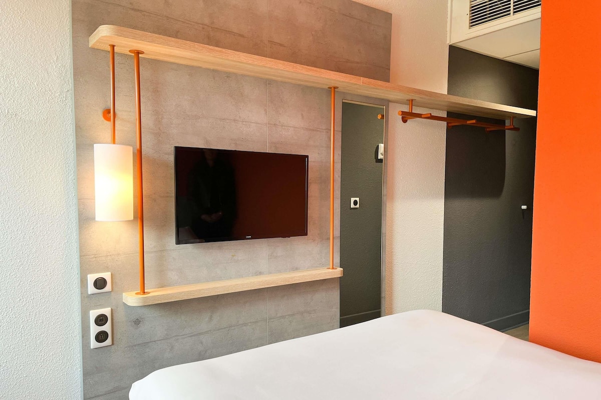 Standardzimmer, Mehrere Betten | Individuell dekoriert, Schreibtisch, laptopgeeigneter Arbeitsplatz