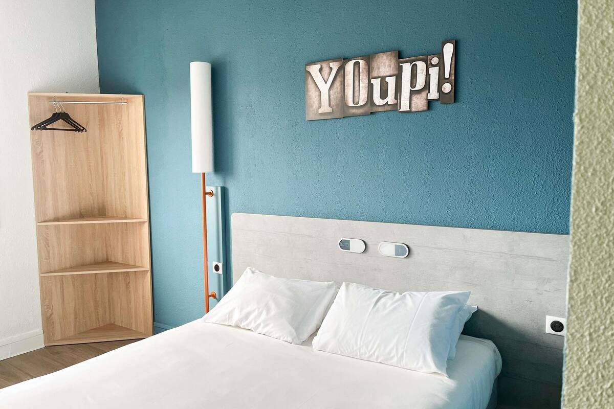 Habitación doble | Escritorio, espacio para trabajar con un portátil, cortinas opacas