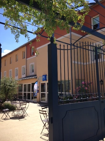 Terrace/patio. First Inn Hotel